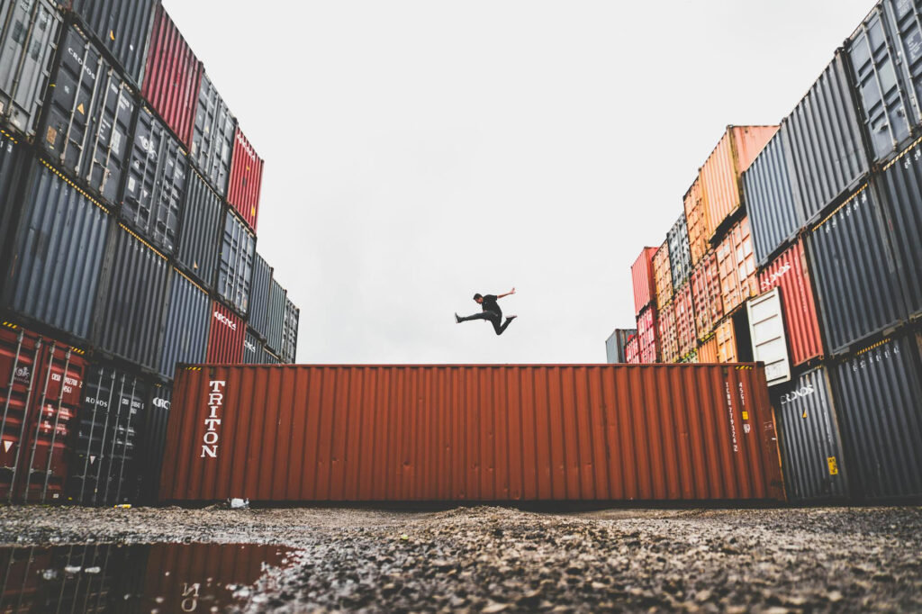 Kontener morski – doskonały do transportu i magazynowania?