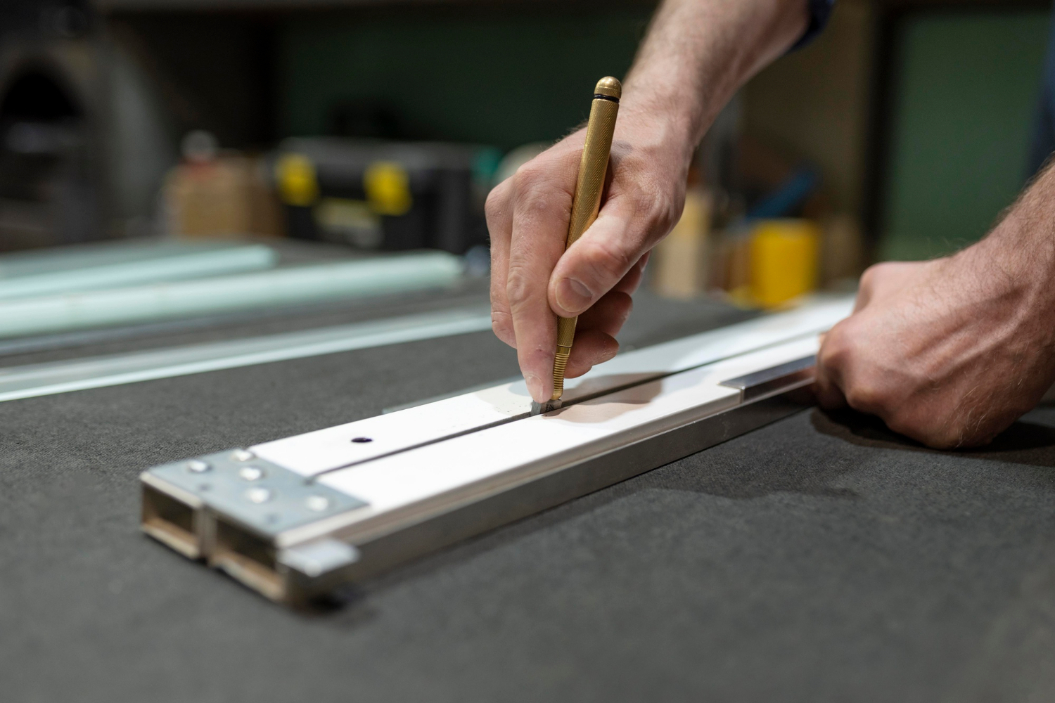 Obróbka powierzchni aluminium w zastosowaniach technicznych – kiedy anodowanie ma znaczenie?